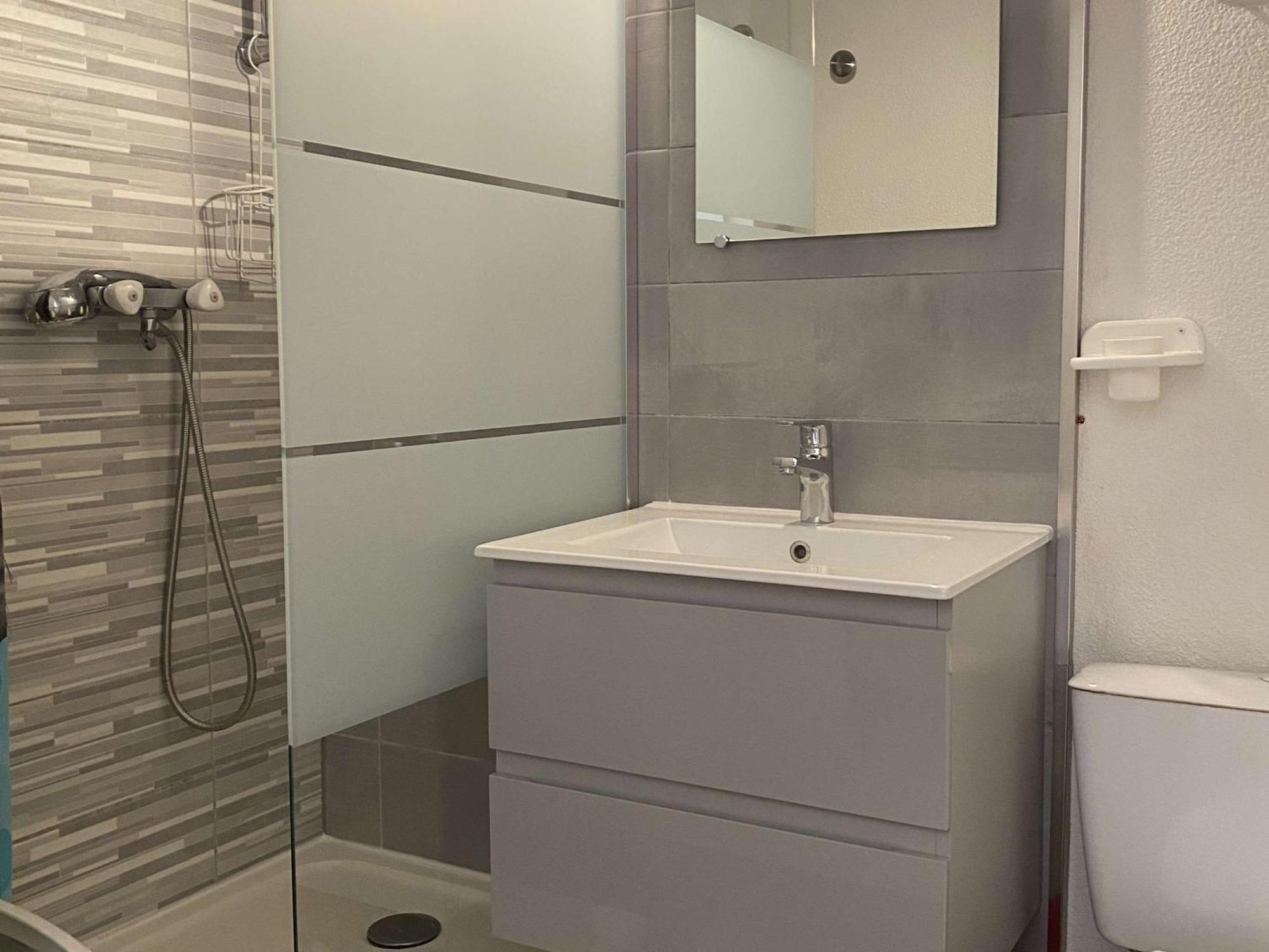 Studio Confort 2* Avec 2 Parkings Prives, Proche Thermes, Calme Et Bien Equipe - Balaruc-Les-Bains - Fr-1-553-114 Buitenkant foto